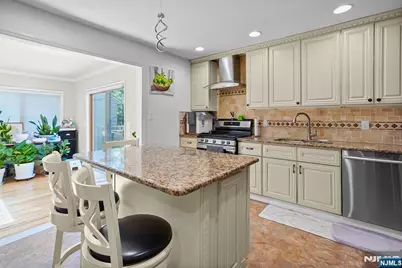 318 Briarcliff Lane, Paramus, NJ 07652 - Photo 18