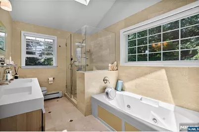 318 Briarcliff Lane, Paramus, NJ 07652 - Photo 14