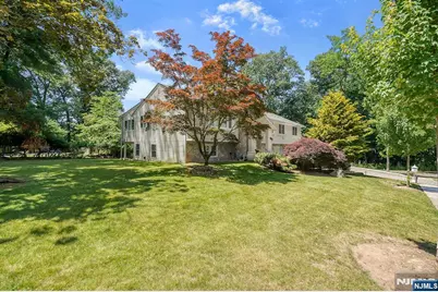 318 Briarcliff Lane, Paramus, NJ 07652 - Photo 34