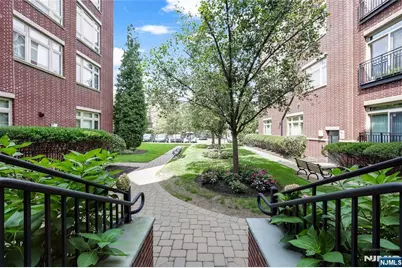 4422 Riverview Avenue 422 #422, Englewood, NJ 07631 - Photo 2
