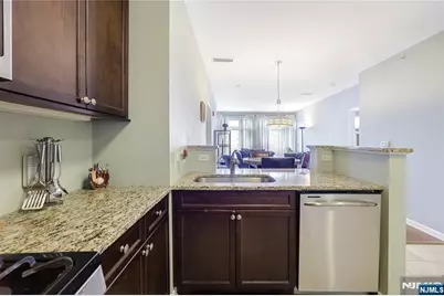 4422 Riverview Avenue 422 #422, Englewood, NJ 07631 - Photo 8