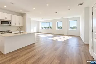 2 Executive Dr 902, Fort Lee, NJ 07024 - Photo 6