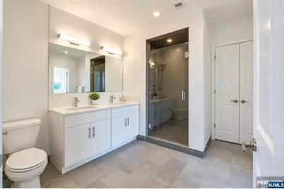2 Executive Drive 902 #902, Fort Lee, NJ 07024 - Photo 12