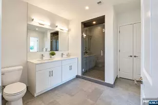 2 Executive Dr 902, Fort Lee, NJ 07024 - Photo 12