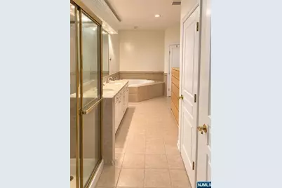 120 White Pine Court U114 #U114, Paramus, NJ 07652 - Photo 8