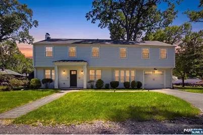 130 Surrey Lane, Tenafly, NJ 07670 - Photo 2