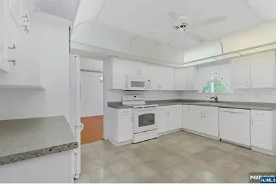 316 Sanford Avenue, Lyndhurst Township, NJ 07071 - Photo 6