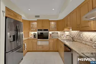 2 Eliot Ct, Teaneck Township, NJ 07666 - Photo 8