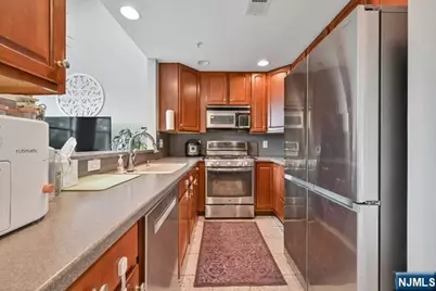 172 Price Court 172 #172, West New York, NJ 07093 - Photo 6
