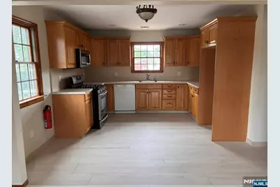 254 Phillips Avenue, South Hackensack Township, NJ 07606 - Photo 6