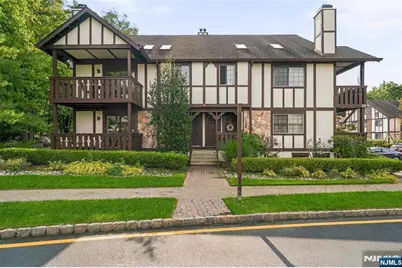 2902 Mark Twain Way, Mahwah, NJ 07430 - Photo 2