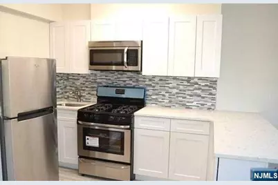 2200 Center Avenue A7 #A7, Fort Lee, NJ 07024 - Photo 2