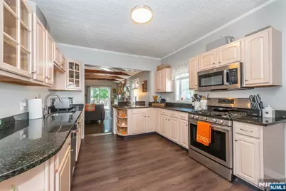 15 Washburn Place, Caldwell, NJ 07006 - Photo 6