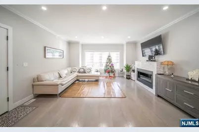 229 6th Street B #B, Fairview, NJ 07022 - Photo 2