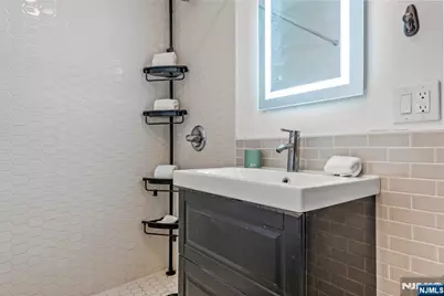 321 1/2 Pavonia Avenue, Jersey City, NJ 07302 - Photo 8