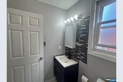 12 Bayview Avenue 1 #1, Jersey City, NJ 07305 - Photo 20