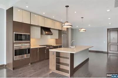 9 Somerset Lane 209 #209, Edgewater, NJ 07020 - Photo 4