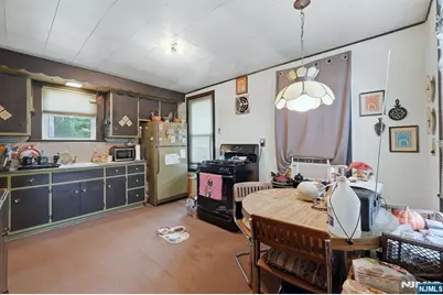 85 Elizabeth Avenue, Elmwood Park, NJ 07407 - Photo 8