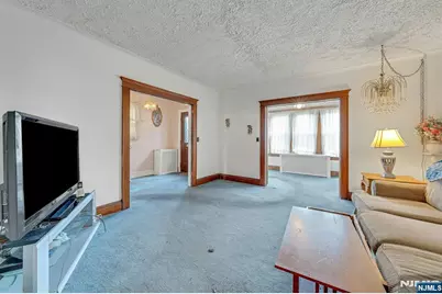 527 Brandon Place, Cliffside Park, NJ 07010 - Photo 12