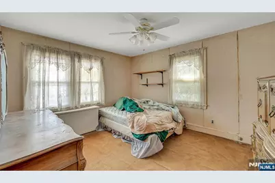 527 Brandon Place, Cliffside Park, NJ 07010 - Photo 30