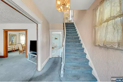 527 Brandon Place, Cliffside Park, NJ 07010 - Photo 4