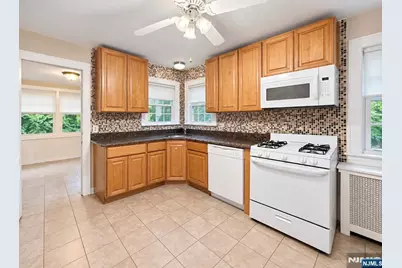 98 Farview Avenue 1 #1, Paramus, NJ 07652 - Photo 4