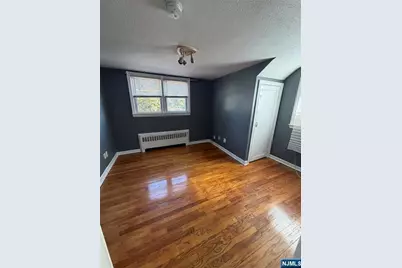 17 Ellsworth Street, Clifton, NJ 07012 - Photo 2