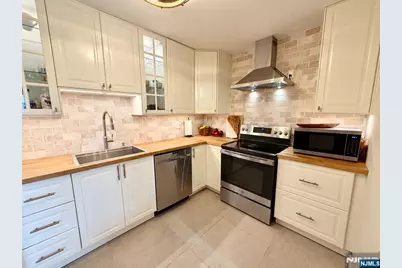 76 E Maple Street, Teaneck Township, NJ 07666 - Photo 8