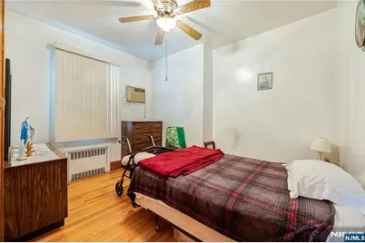 829 Roosevelt Avenue, Secaucus, NJ 07094 - Photo 20