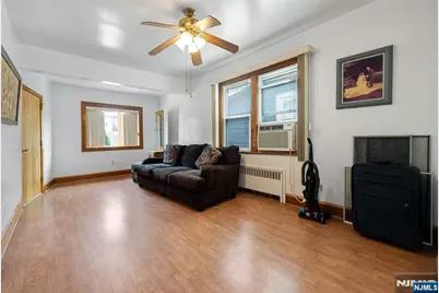 829 Roosevelt Avenue, Secaucus, NJ 07094 - Photo 14