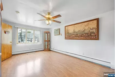 829 Roosevelt Avenue, Secaucus, NJ 07094 - Photo 6