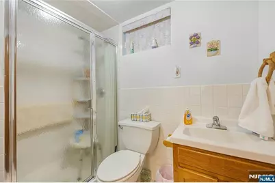 829 Roosevelt Avenue, Secaucus, NJ 07094 - Photo 24