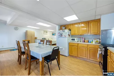 829 Roosevelt Avenue, Secaucus, NJ 07094 - Photo 22