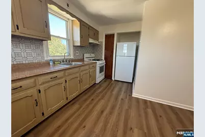 177 Phillips Avenue 2 #2, South Hackensack Township, NJ 07606 - Photo 4