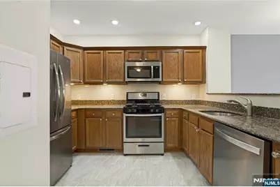 351 The Promenade 351 #351, Edgewater, NJ 07020 - Photo 10