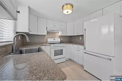 1315 Anderson Avenue 5 #5, Fort Lee, NJ 07024 - Photo 10