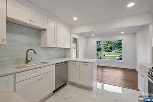 77 Sunset Ct, Mahwah, NJ 07430 - Photo 4