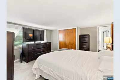 267 Lawrence Avenue, Hasbrouck Heights, NJ 07604 - Photo 32