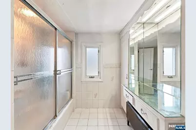 267 Lawrence Avenue, Hasbrouck Heights, NJ 07604 - Photo 10