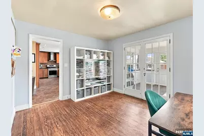 267 Lawrence Avenue, Hasbrouck Heights, NJ 07604 - Photo 18