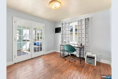 267 Lawrence Avenue, Hasbrouck Heights, NJ 07604 - Photo 14