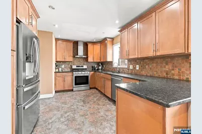 267 Lawrence Avenue, Hasbrouck Heights, NJ 07604 - Photo 6