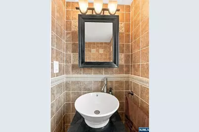 267 Lawrence Avenue, Hasbrouck Heights, NJ 07604 - Photo 24
