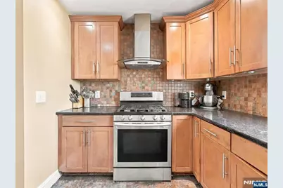267 Lawrence Avenue, Hasbrouck Heights, NJ 07604 - Photo 8