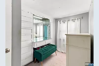 267 Lawrence Avenue, Hasbrouck Heights, NJ 07604 - Photo 34