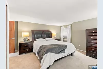 267 Lawrence Avenue, Hasbrouck Heights, NJ 07604 - Photo 30
