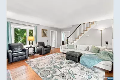 267 Lawrence Avenue, Hasbrouck Heights, NJ 07604 - Photo 2