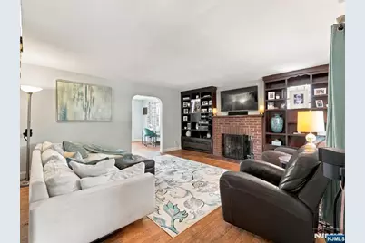 267 Lawrence Avenue, Hasbrouck Heights, NJ 07604 - Photo 4