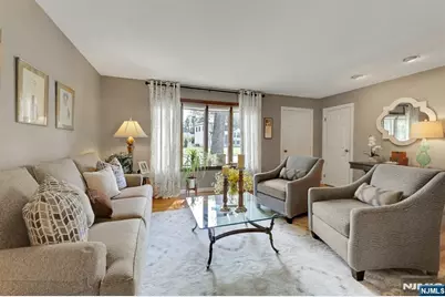 27 Mary Lane, Waldwick, NJ 07463 - Photo 4