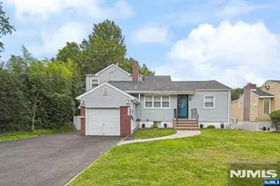 322 Hickory Ave, Bergenfield, NJ 07621 - Photo 2